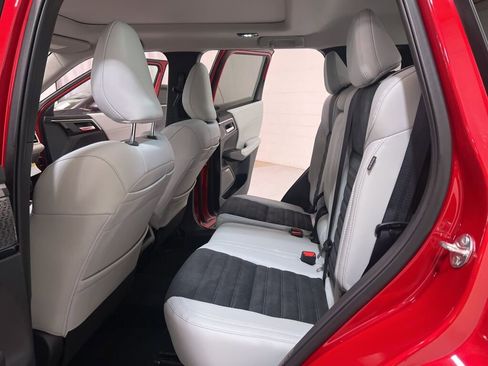 New 2025 Mitsubishi Outlander SE image 12