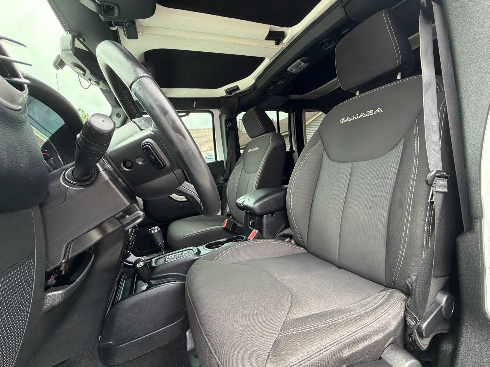 Used 2018 Jeep Wrangler Unlimited Sahara AWD/4WD image 9