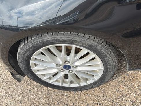 Used 2014 Ford Focus Titanium FWD image 19
