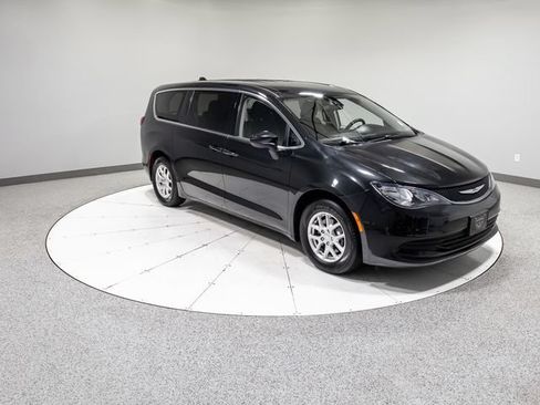 Used 2020 Chrysler Voyager LX FWD image 30