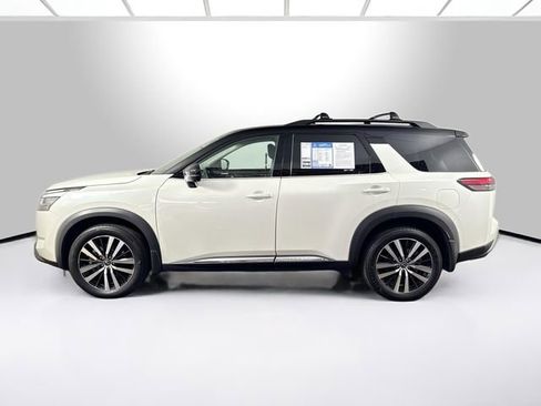 Used 2023 Nissan Pathfinder Platinum image 3