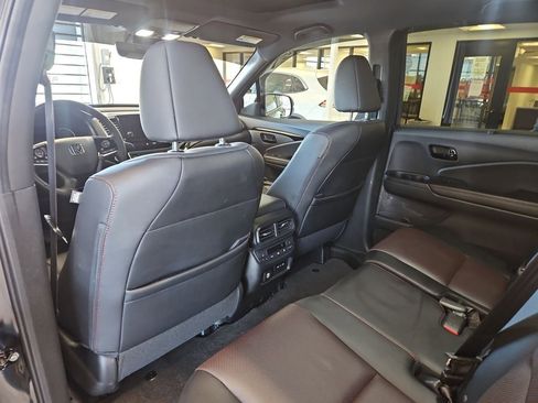 Used 2024 Honda Passport Black Edition image 19