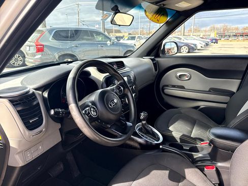 Used 2016 Kia Soul + image 8