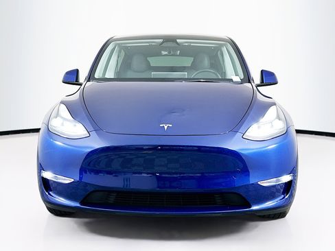 Used 2023 Tesla Model Y Long Range image 2
