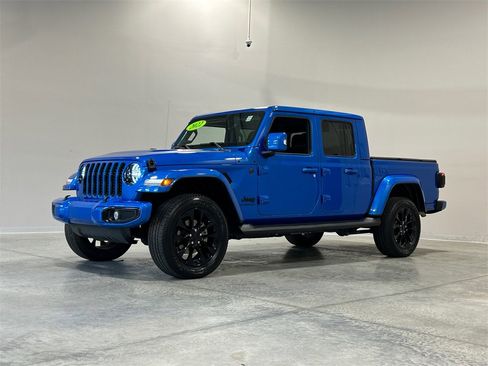 Used 2022 Jeep Gladiator Overland image 2