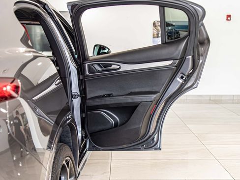 Used 2022 Alfa Romeo Stelvio Veloce AWD/4WD image 40