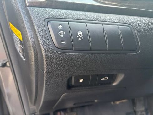 Used 2016 Kia Cadenza Premium FWD image 18