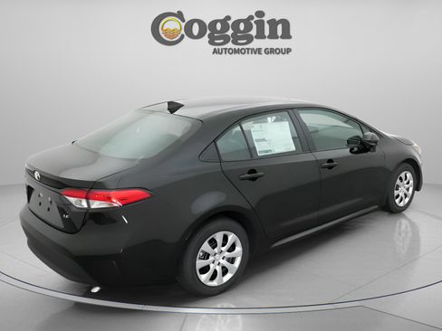 Used 2025 Toyota Corolla LE image 16