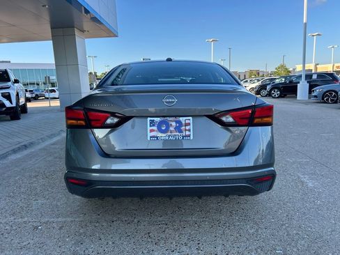 Used 2025 Nissan Altima 2.5 SV FWD image 5