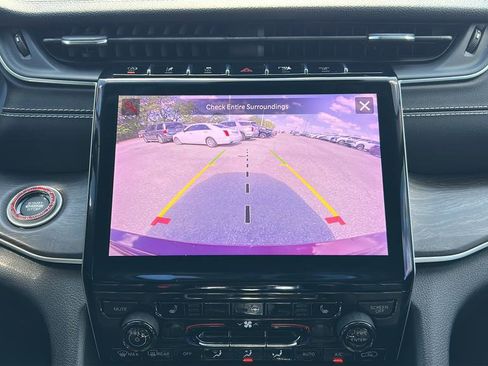 Used 2022 Jeep Grand Cherokee Limited image 20