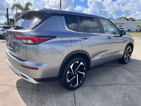 Used 2024 Mitsubishi Outlander SE AWD/4WD image 3