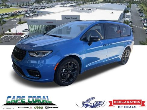 New 2026 Chrysler Pacifica Select FWD image 1