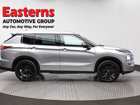 Used 2022 Mitsubishi Outlander SE image 4