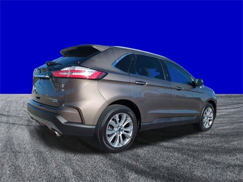 Certified 2019 Ford Edge Titanium image 4