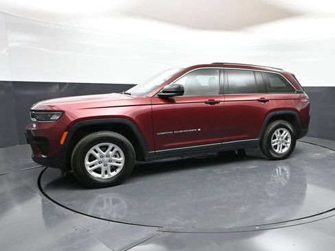 Used 2024 Jeep Grand Cherokee Laredo AWD/4WD image 26