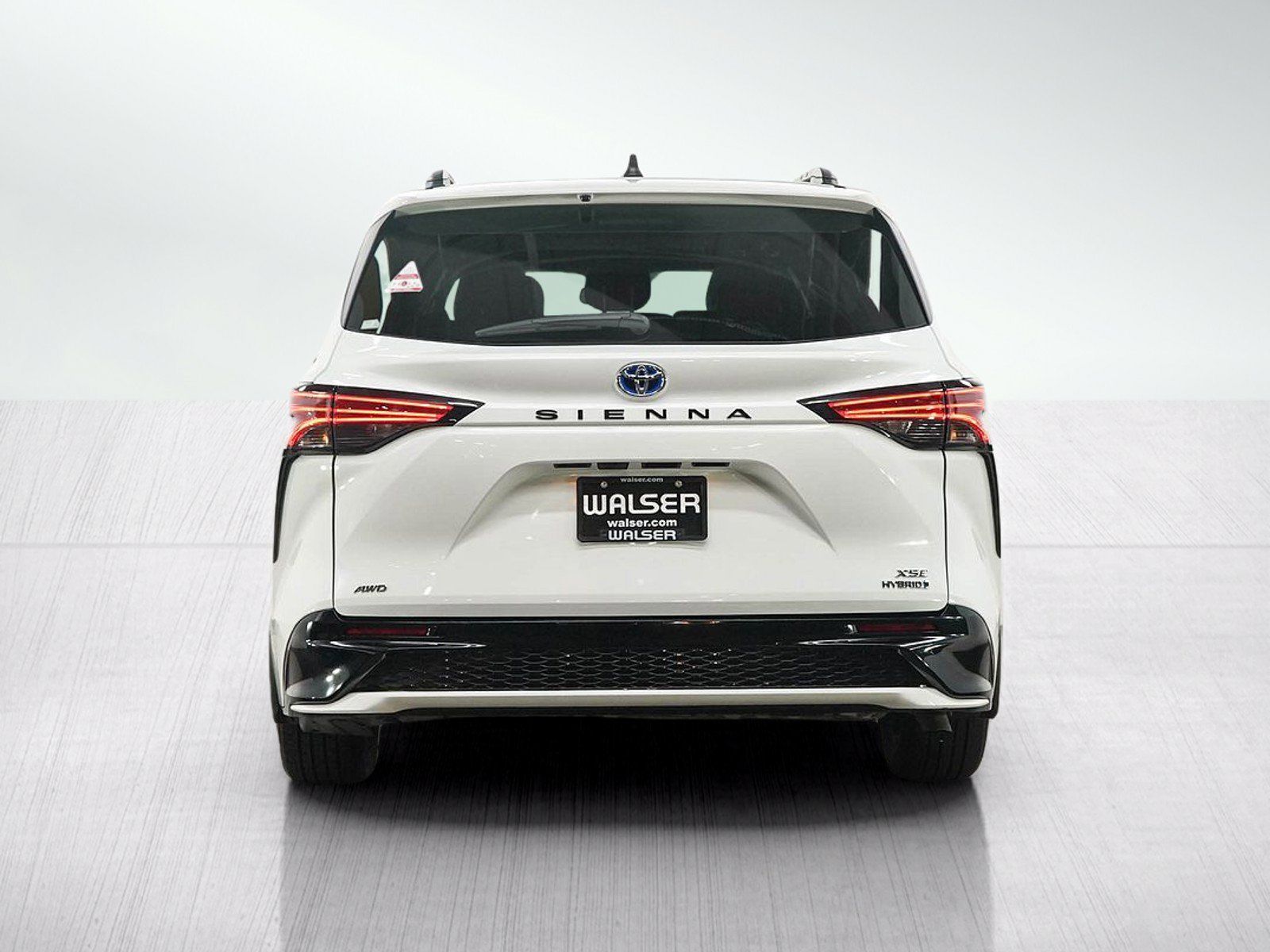 Used 2024 Toyota Sienna XSE AWD/4WD image 4