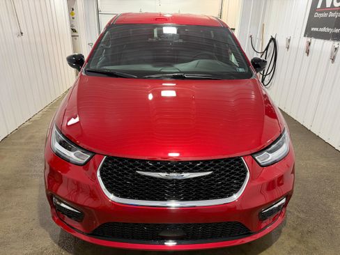 New 2026 Chrysler Pacifica Select image 3