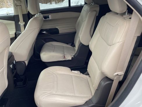 Used 2022 Ford Explorer Platinum w/ Equipment Group 601A image 9