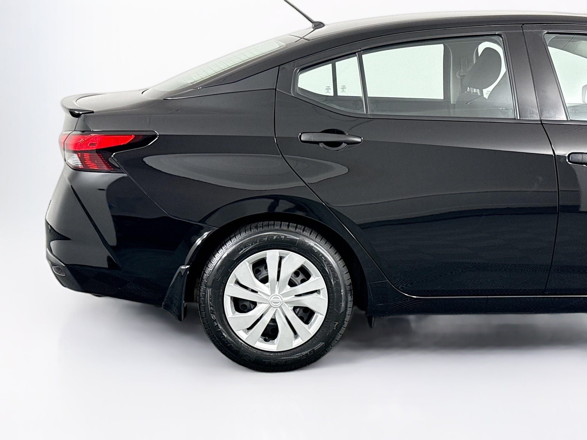 Used 2020 Nissan Versa S FWD image 43