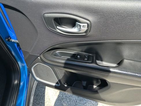 Used 2018 Jeep Compass Latitude w/ Popular Equipment Group AWD/4WD image 12