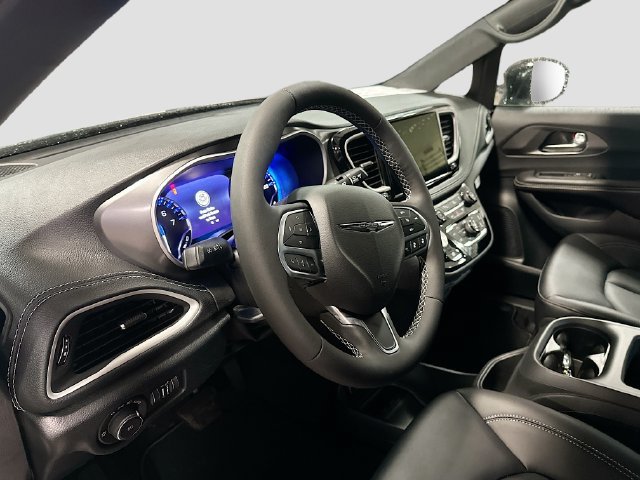 New 2026 Chrysler Pacifica Select AWD/4WD image 9