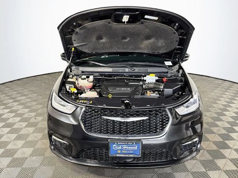 Used 2023 Chrysler Pacifica Touring-L FWD image 20