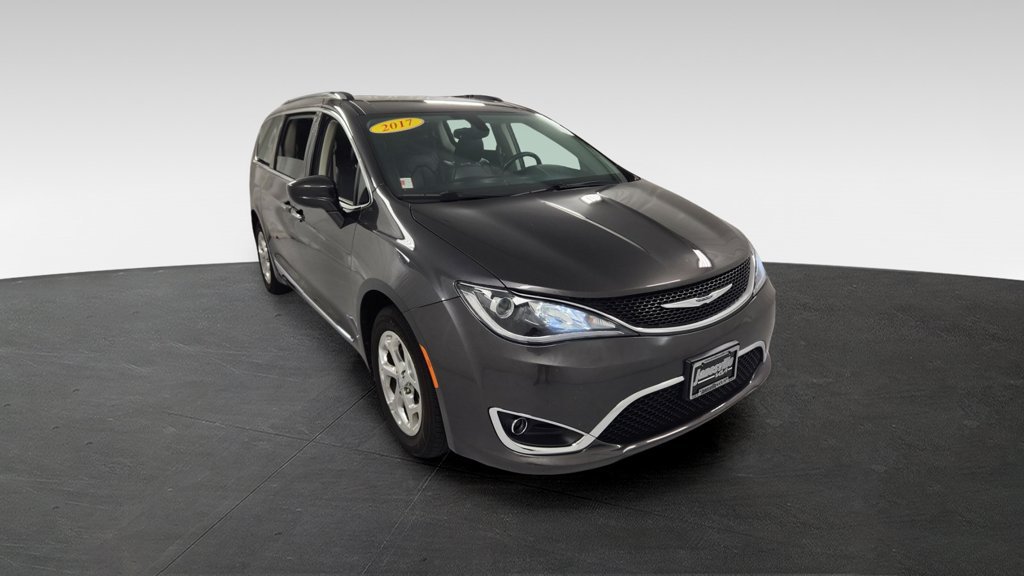 Used 2017 Chrysler Pacifica Touring-L Plus FWD image 1