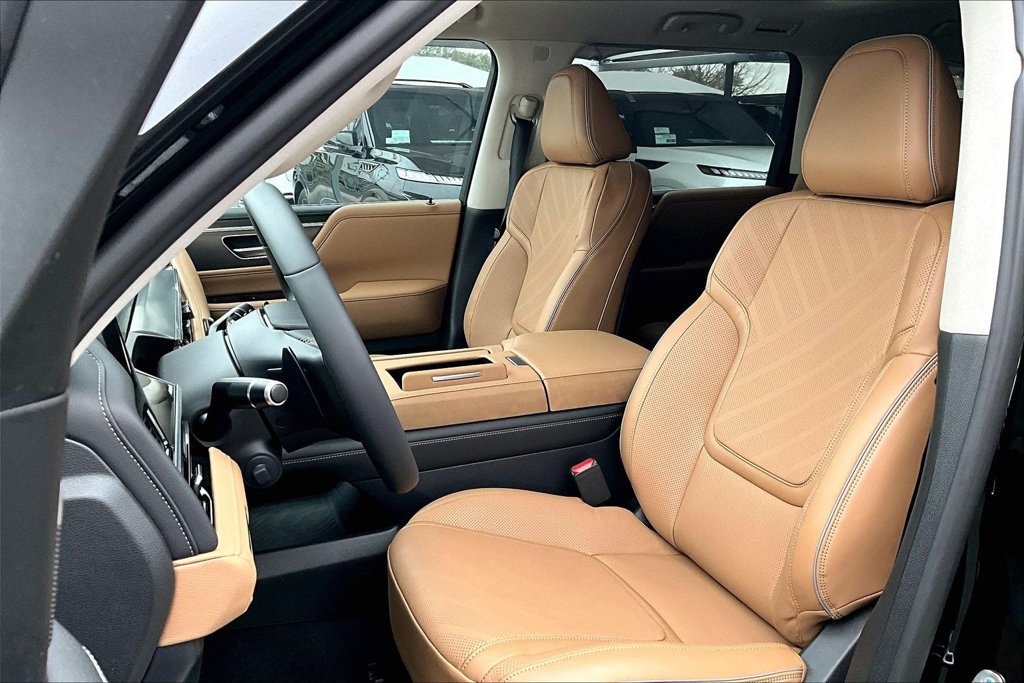 Certified 2026 INFINITI QX80 Luxe w/ Cargo Package AWD/4WD image 11