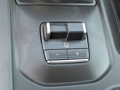 Used 2024 GMC Sierra 1500 Denali AWD/4WD image 18