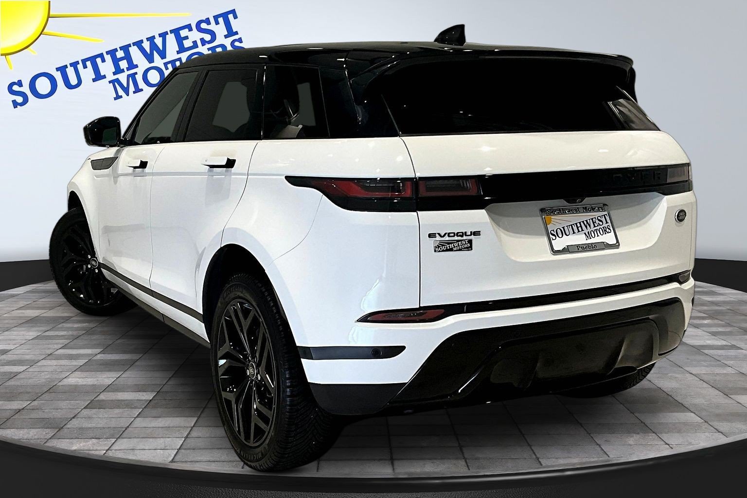 Used 2021 Land Rover Range Rover Evoque SE AWD/4WD image 5