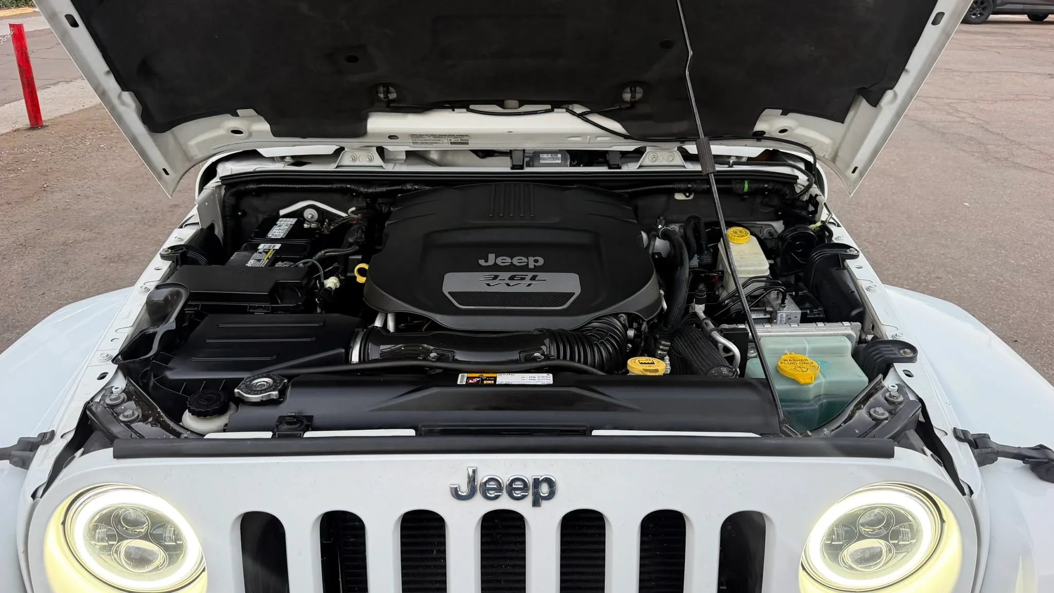 Used 2013 Jeep Wrangler Unlimited Sahara w/ Connectivity Group AWD/4WD image 28
