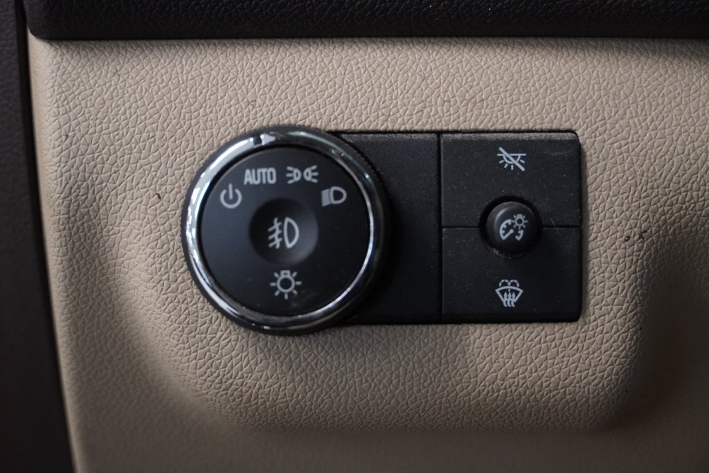 Used 2008 Buick Enclave CXL w/ Entertainment Package #3 FWD image 11