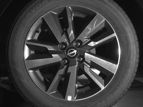 Used 2025 Nissan Versa SV image 14