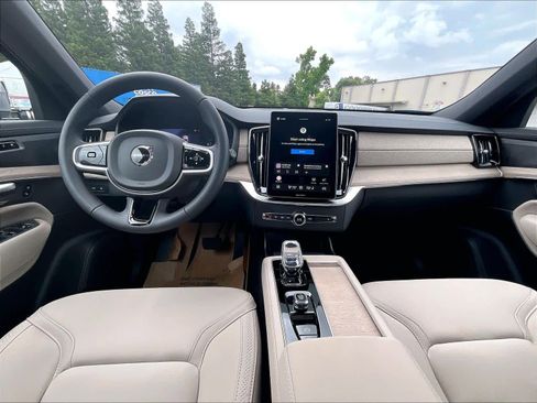 New 2026 Volvo XC90 T8 Plus w/ Protection Package AWD/4WD image 7