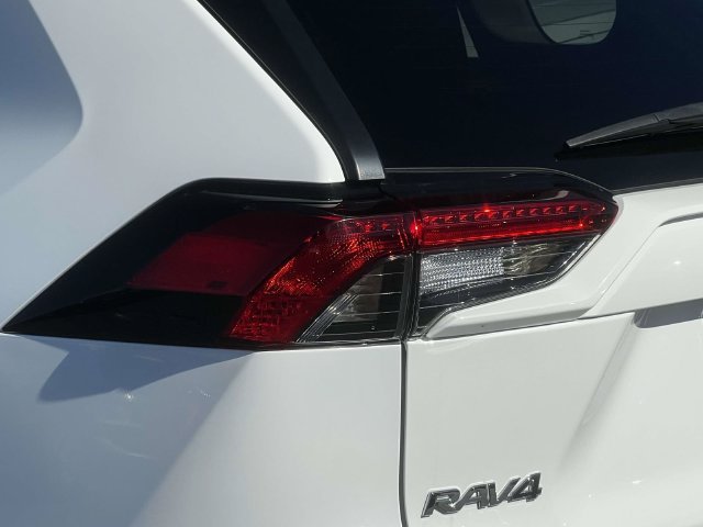 Used 2024 Toyota RAV4 LE AWD/4WD image 12