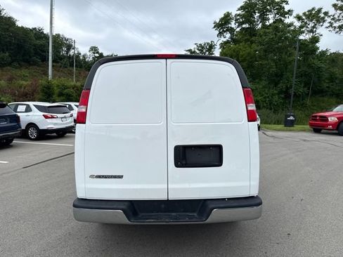 Used 2022 Chevrolet Express 2500 w/ Driver Convenience Package RWD image 4