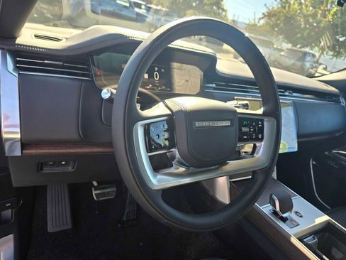 New 2025 Land Rover Range Rover SE image 26