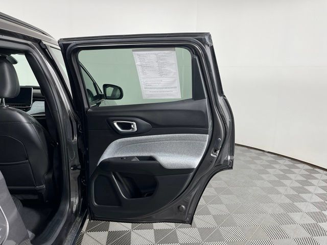 Used 2023 Jeep Compass Latitude AWD/4WD image 42