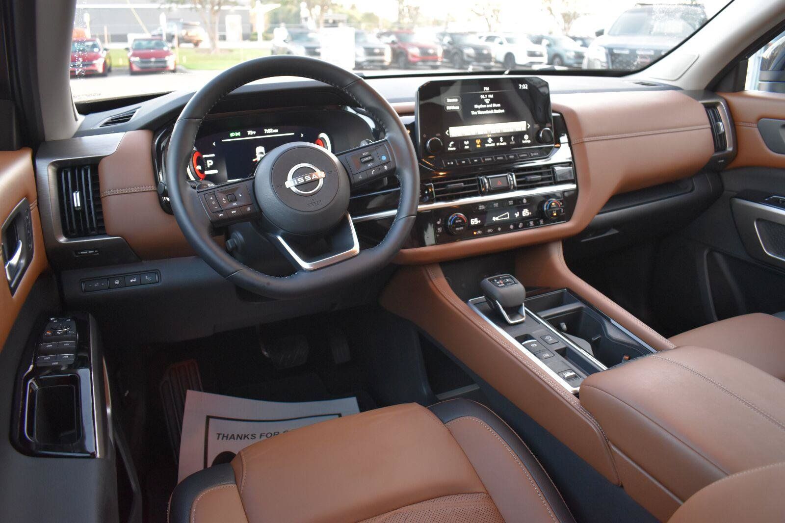 Used 2025 Nissan Pathfinder Platinum w/ Black Appearance Package FWD image 33