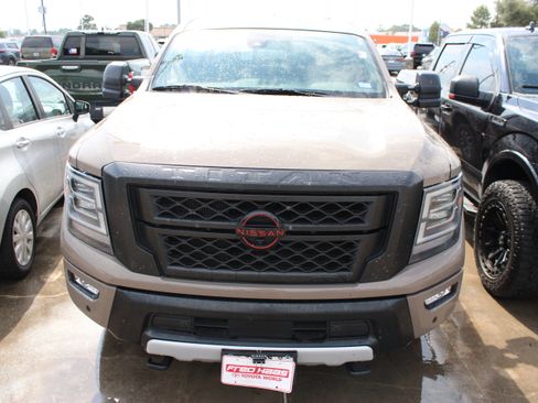 Used 2024 Nissan Titan PRO-4X w/ Pro-4x Convenience Package AWD/4WD image 3