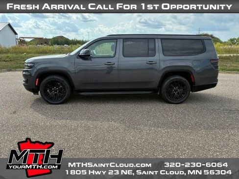 Used 2024 Jeep Wagoneer L Series II AWD/4WD image 5