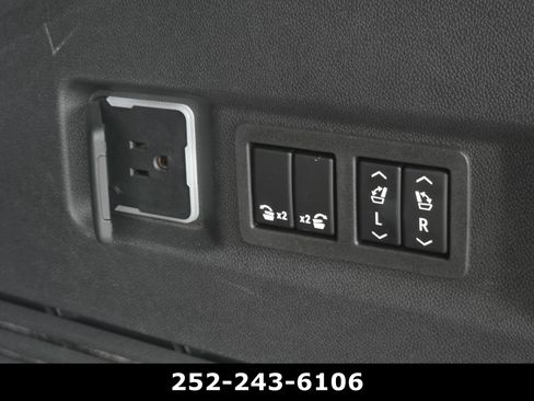 Used 2024 GMC Yukon SLT w/ SLT Luxury Package AWD/4WD image 39