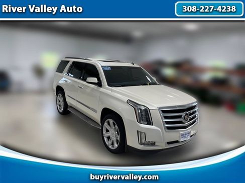 Used 2015 Cadillac Escalade Luxury AWD/4WD image 1
