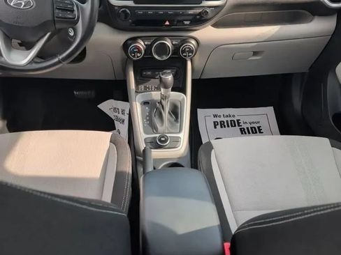 Used 2022 Hyundai Venue SEL FWD image 16