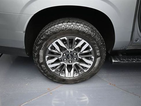 Used 2025 Chevrolet Suburban Z71 w/ Z71 Off-Road Package AWD/4WD image 25