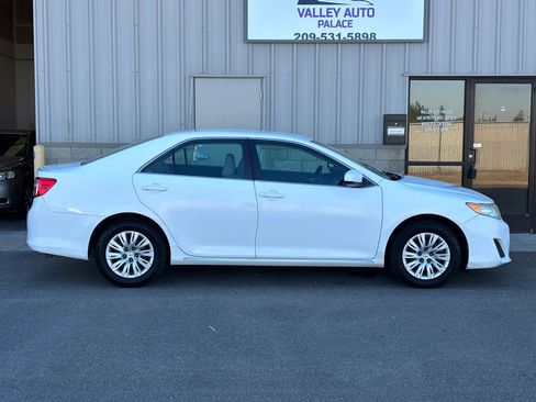 Used 2012 Toyota Camry LE image 2