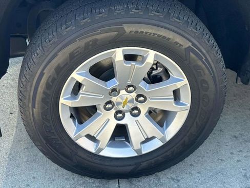 Used 2022 Chevrolet Colorado LT w/ LT Convenience Package image 5
