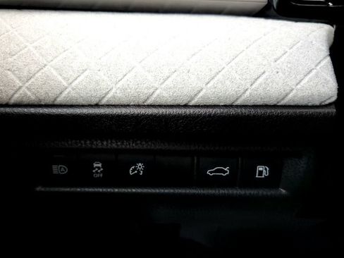 Used 2025 Toyota Camry XLE AWD/4WD image 29