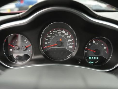 Used 2013 Dodge Avenger SE image 24