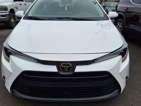 Used 2023 Toyota Corolla LE FWD image 2